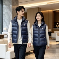 Moncler 蒙口2026秋冬新款连帽羽绒马甲 甄选90新国标白鸭绒,蓬松轻盈保暖 配套原版定制五金拉链,细节还原到位 Moncler 蒙口2026秋冬新款连帽羽绒马甲 甄选90新国标白鸭绒,蓬松轻盈保暖 配套原版定制五金拉链,细节还原到位
