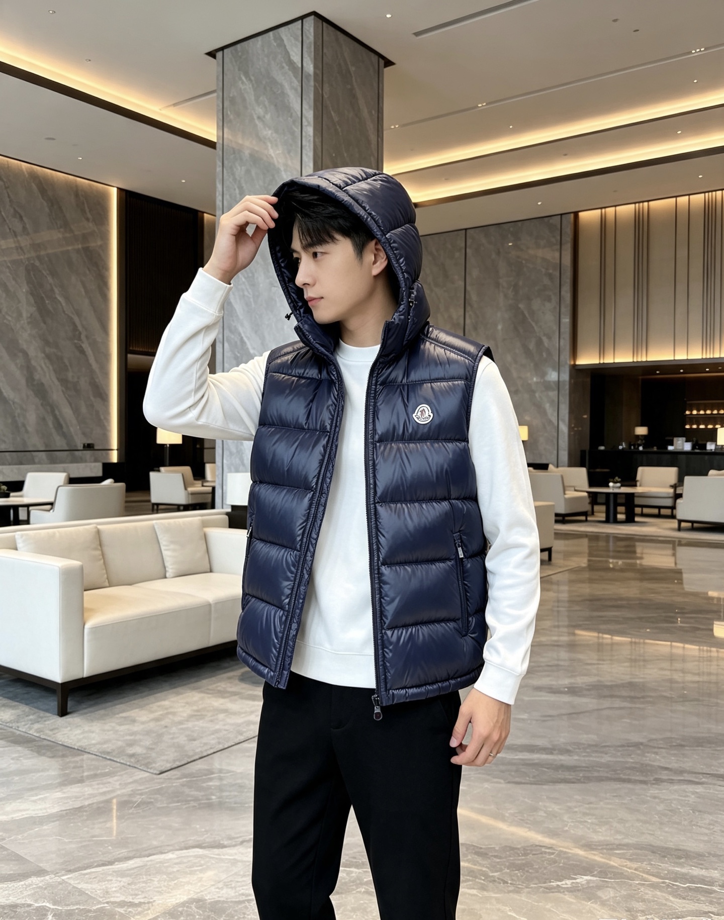 Moncler 蒙口2026秋冬新款连帽羽绒马甲 甄选90新国标白鸭绒,蓬松轻盈保暖 配套原版定制五金拉链,细节还原到位 Moncler 蒙口2026秋冬新款连帽羽绒马甲 甄选90新国标白鸭绒,蓬松轻盈保暖 配套原版定制五金拉链,细节还原到位