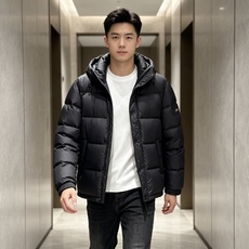 FENDI|芬迪 2026秋冬黑色短款羽绒服 高含量95白鸭绒填充,蓬松保暖不压身 横条方格充绒工艺,均匀锁绒不易结块 FENDI|芬迪 2026秋冬黑色短款羽绒服 高含量95白鸭绒填充,蓬松保暖不压身 横条方格充绒工艺,均匀锁绒不易结块