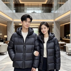 Burberry 巴宝莉 2026秋冬连帽短款羽绒服 甄选90新国标白鸭绒,蓬松度优秀,御寒轻盈 横格充绒工艺,均匀锁绒 Burberry 巴宝莉 2026秋冬连帽短款羽绒服 甄选90新国标白鸭绒,蓬松度优秀,御寒轻盈 横格充绒工艺,均匀锁绒