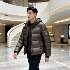 Burberry 巴宝莉 2026秋冬连帽短款羽绒服 甄选90新国标白鸭绒,蓬松度优秀,御寒轻盈 横格充绒工艺,均匀锁绒 Burberry 巴宝莉 2026秋冬连帽短款羽绒服 甄选90新国标白鸭绒,蓬松度优秀,御寒轻盈 横格充绒工艺,均匀锁绒