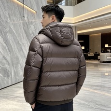 Burberry 巴宝莉 2026秋冬连帽短款羽绒服 甄选90新国标白鸭绒,蓬松度优秀,御寒轻盈 横格充绒工艺,均匀锁绒 Burberry 巴宝莉 2026秋冬连帽短款羽绒服 甄选90新国标白鸭绒,蓬松度优秀,御寒轻盈 横格充绒工艺,均匀锁绒