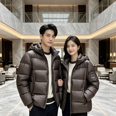 Burberry 巴宝莉 2026秋冬连帽短款羽绒服 甄选90新国标白鸭绒,蓬松度优秀,御寒轻盈 横格充绒工艺,均匀锁绒 Burberry 巴宝莉 2026秋冬连帽短款羽绒服 甄选90新国标白鸭绒,蓬松度优秀,御寒轻盈 横格充绒工艺,均匀锁绒