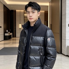 Moncler 蒙口 2026秋冬立领拼接羽绒服 甄选90新国标白鸭绒,充绒饱满,御寒不臃肿 哑光面料搭配亮面羽绒料撞色 Moncler 蒙口 2026秋冬立领拼接羽绒服 甄选90新国标白鸭绒,充绒饱满,御寒不臃肿 哑光面料搭配亮面羽绒料撞色