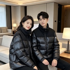 Moncler 蒙口 2026秋冬立领拼接羽绒服 甄选90新国标白鸭绒,充绒饱满,御寒不臃肿 哑光面料搭配亮面羽绒料撞色 Moncler 蒙口 2026秋冬立领拼接羽绒服 甄选90新国标白鸭绒,充绒饱满,御寒不臃肿 哑光面料搭配亮面羽绒料撞色