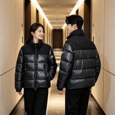 Moncler 蒙口 2026秋冬立领拼接羽绒服 甄选90新国标白鸭绒,充绒饱满,御寒不臃肿 哑光面料搭配亮面羽绒料撞色 Moncler 蒙口 2026秋冬立领拼接羽绒服 甄选90新国标白鸭绒,充绒饱满,御寒不臃肿 哑光面料搭配亮面羽绒料撞色