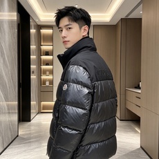 Moncler 蒙口 2026秋冬立领拼接羽绒服 甄选90新国标白鸭绒,充绒饱满,御寒不臃肿 哑光面料搭配亮面羽绒料撞色 Moncler 蒙口 2026秋冬立领拼接羽绒服 甄选90新国标白鸭绒,充绒饱满,御寒不臃肿 哑光面料搭配亮面羽绒料撞色