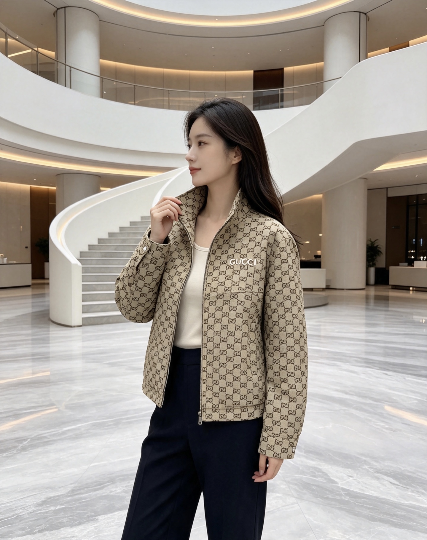 Gucci|古驰 2026秋冬新款立领羽绒服 经典GG老花满印面料,胸前精致品牌刺绣 配套原版定制五金,做工细节到位 立 Gucci|古驰 2026秋冬新款立领羽绒服 经典GG老花满印面料,胸前精致品牌刺绣 配套原版定制五金,做工细节到位 立