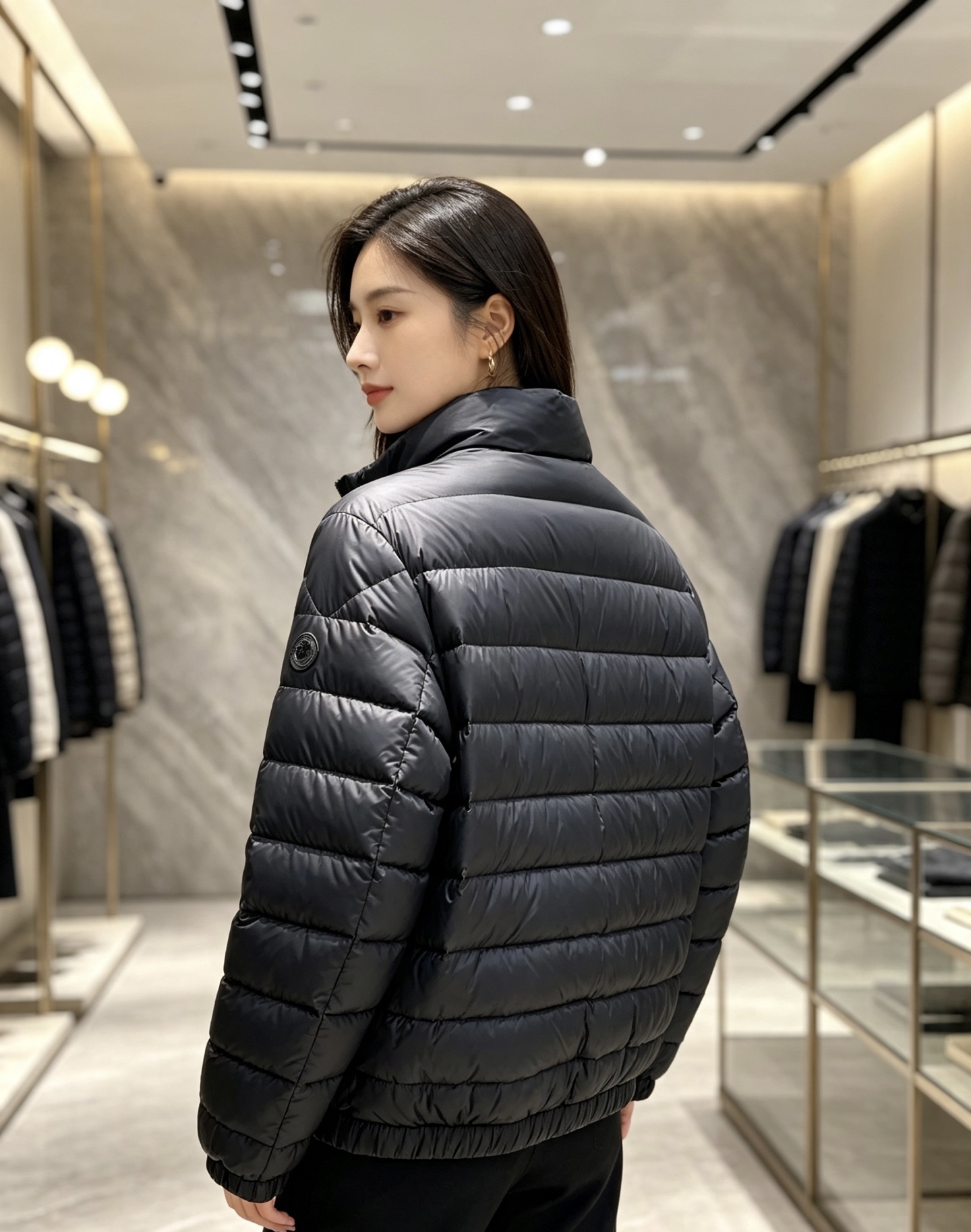 Moncler 蒙口 2026秋冬新款两面穿立领羽绒服，甄选90新国标白鸭绒，绒朵蓬松充盈，保暖性能出众，整体轻量化剪裁