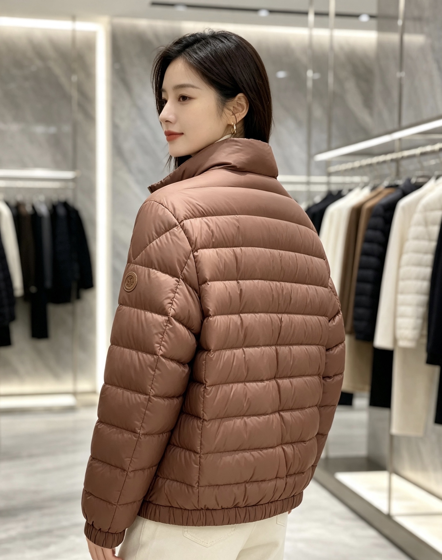 Moncler 蒙口 2026秋冬新款两面穿立领羽绒服，甄选90新国标白鸭绒，绒朵蓬松充盈，保暖性能出众，整体轻量化剪裁