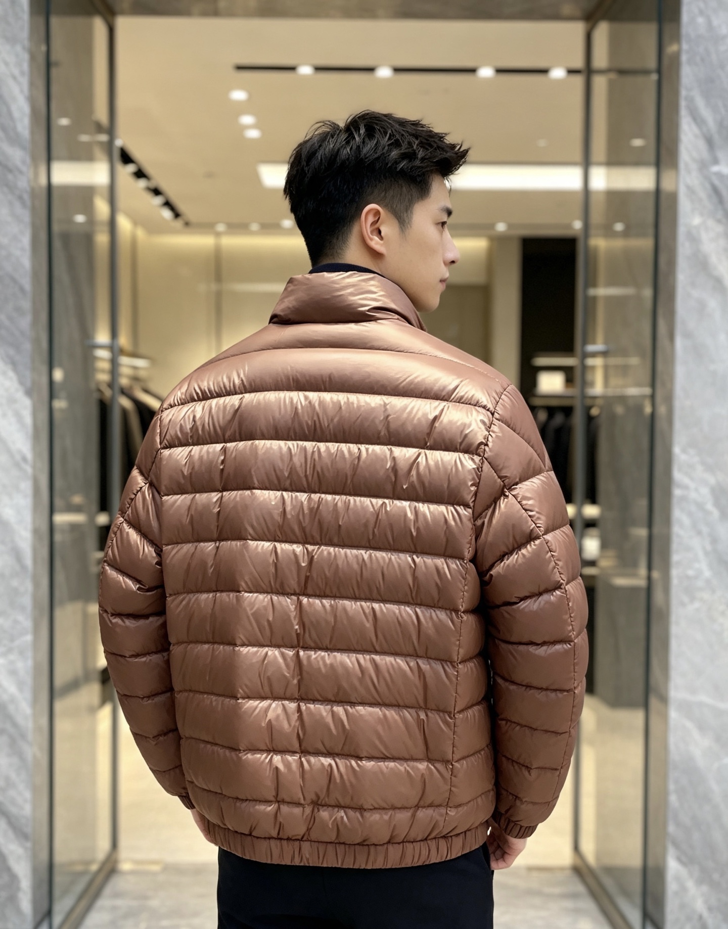 Moncler 蒙口 2026秋冬新款两面穿立领羽绒服，甄选90新国标白鸭绒，绒朵蓬松充盈，保暖性能出众，整体轻量化剪裁