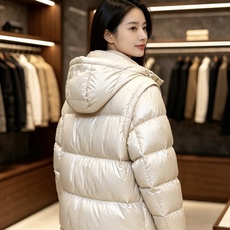 Burberry 巴宝莉 2026秋冬新款可拆卸连帽羽绒服,甄选90新国标白鸭绒填充,绒朵蓬松,御寒保暖。全套原版五金辅 Burberry 巴宝莉 2026秋冬新款可拆卸连帽羽绒服,甄选90新国标白鸭绒填充,绒朵蓬松,御寒保暖。全套原版五金辅
