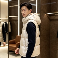 Burberry 巴宝莉 2026秋冬新款可拆卸连帽羽绒服,甄选90新国标白鸭绒填充,绒朵蓬松,御寒保暖。全套原版五金辅 Burberry 巴宝莉 2026秋冬新款可拆卸连帽羽绒服,甄选90新国标白鸭绒填充,绒朵蓬松,御寒保暖。全套原版五金辅