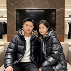 Burberry 巴宝莉 2026秋冬新款可拆卸连帽羽绒服,甄选90新国标白鸭绒填充,绒朵蓬松,御寒保暖。全套原版五金辅 Burberry 巴宝莉 2026秋冬新款可拆卸连帽羽绒服,甄选90新国标白鸭绒填充,绒朵蓬松,御寒保暖。全套原版五金辅