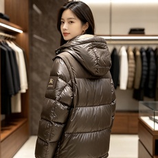 Burberry 巴宝莉 2026秋冬新款可拆卸连帽羽绒服,甄选90新国标白鸭绒填充,绒朵蓬松,御寒保暖。全套原版五金辅 Burberry 巴宝莉 2026秋冬新款可拆卸连帽羽绒服,甄选90新国标白鸭绒填充,绒朵蓬松,御寒保暖。全套原版五金辅