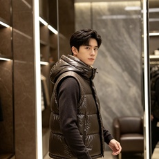 Burberry 巴宝莉 2026秋冬新款可拆卸连帽羽绒服,甄选90新国标白鸭绒填充,绒朵蓬松,御寒保暖。全套原版五金辅 Burberry 巴宝莉 2026秋冬新款可拆卸连帽羽绒服,甄选90新国标白鸭绒填充,绒朵蓬松,御寒保暖。全套原版五金辅
