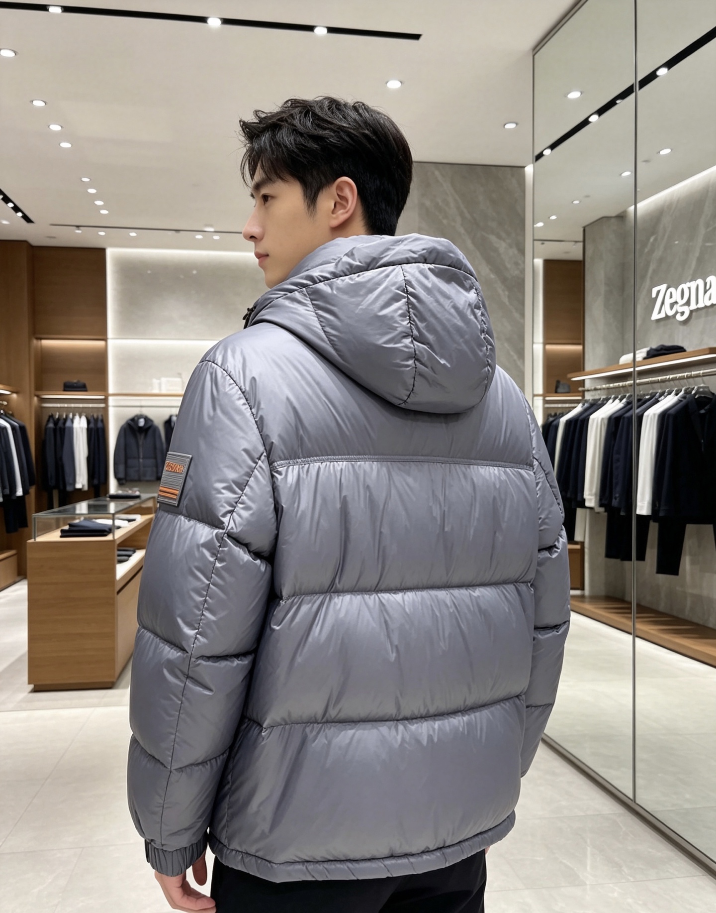 Zegna 杰尼亚 2026秋冬新款连帽羽绒服，甄选90新国标白鸭绒填充，绒朵饱满，御寒锁温。全套原版五金辅料，拉链、抽