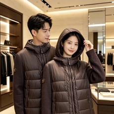 Burberry 巴宝莉 2026秋冬新款针织拼接连帽羽绒服,采用90新国标白鸭绒填充,绒朵蓬松,御寒保暖。全套原版五金 Burberry 巴宝莉 2026秋冬新款针织拼接连帽羽绒服,采用90新国标白鸭绒填充,绒朵蓬松,御寒保暖。全套原版五金