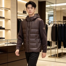Burberry 巴宝莉 2026秋冬新款针织拼接连帽羽绒服,采用90新国标白鸭绒填充,绒朵蓬松,御寒保暖。全套原版五金 Burberry 巴宝莉 2026秋冬新款针织拼接连帽羽绒服,采用90新国标白鸭绒填充,绒朵蓬松,御寒保暖。全套原版五金