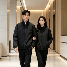 Moncler 蒙口 2026秋冬新款立领短款羽绒服 90新国标白鸭绒,羽绒填充饱满,保暖效果出众,上身轻便舒适,不会显 Moncler 蒙口 2026秋冬新款立领短款羽绒服 90新国标白鸭绒,羽绒填充饱满,保暖效果出众,上身轻便舒适,不会显