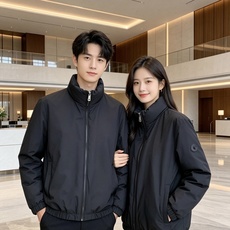 Moncler 蒙口 2026秋冬新款立领短款羽绒服 90新国标白鸭绒,羽绒填充饱满,保暖效果出众,上身轻便舒适,不会显 Moncler 蒙口 2026秋冬新款立领短款羽绒服 90新国标白鸭绒,羽绒填充饱满,保暖效果出众,上身轻便舒适,不会显