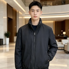 Moncler 蒙口 2026秋冬新款立领短款羽绒服 90新国标白鸭绒,羽绒填充饱满,保暖效果出众,上身轻便舒适,不会显 Moncler 蒙口 2026秋冬新款立领短款羽绒服 90新国标白鸭绒,羽绒填充饱满,保暖效果出众,上身轻便舒适,不会显