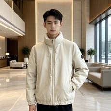 Moncler 蒙口 2026秋冬新款立领短款羽绒服 90新国标白鸭绒,羽绒填充饱满,保暖效果出众,上身轻便舒适,不会显 Moncler 蒙口 2026秋冬新款立领短款羽绒服 90新国标白鸭绒,羽绒填充饱满,保暖效果出众,上身轻便舒适,不会显