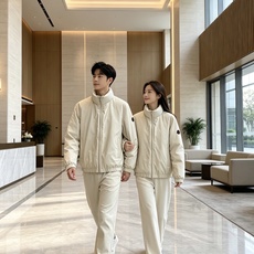 Moncler 蒙口 2026秋冬新款立领短款羽绒服 90新国标白鸭绒,羽绒填充饱满,保暖效果出众,上身轻便舒适,不会显 Moncler 蒙口 2026秋冬新款立领短款羽绒服 90新国标白鸭绒,羽绒填充饱满,保暖效果出众,上身轻便舒适,不会显