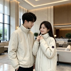 Moncler 蒙口 2026秋冬新款立领短款羽绒服 90新国标白鸭绒,羽绒填充饱满,保暖效果出众,上身轻便舒适,不会显 Moncler 蒙口 2026秋冬新款立领短款羽绒服 90新国标白鸭绒,羽绒填充饱满,保暖效果出众,上身轻便舒适,不会显