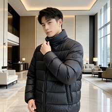 Moncler 盟可睐 2026秋冬新款立领短款羽绒服 90新国标白鸭绒,绒朵蓬松充盈,保暖性能出色,上身轻盈不臃肿,无 Moncler 盟可睐 2026秋冬新款立领短款羽绒服 90新国标白鸭绒,绒朵蓬松充盈,保暖性能出色,上身轻盈不臃肿,无