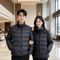 Moncler 盟可睐 2026秋冬新款立领短款羽绒服 90新国标白鸭绒,绒朵蓬松充盈,保暖性能出色,上身轻盈不臃肿,无 Moncler 盟可睐 2026秋冬新款立领短款羽绒服 90新国标白鸭绒,绒朵蓬松充盈,保暖性能出色,上身轻盈不臃肿,无