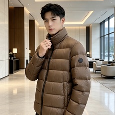 Moncler 盟可睐 2026秋冬新款立领短款羽绒服 90新国标白鸭绒,绒朵蓬松充盈,保暖性能出色,上身轻盈不臃肿,无 Moncler 盟可睐 2026秋冬新款立领短款羽绒服 90新国标白鸭绒,绒朵蓬松充盈,保暖性能出色,上身轻盈不臃肿,无