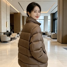 Moncler 盟可睐 2026秋冬新款立领短款羽绒服 90新国标白鸭绒,绒朵蓬松充盈,保暖性能出色,上身轻盈不臃肿,无 Moncler 盟可睐 2026秋冬新款立领短款羽绒服 90新国标白鸭绒,绒朵蓬松充盈,保暖性能出色,上身轻盈不臃肿,无