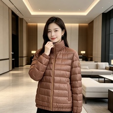 Moncler 蒙口 2026秋冬新款两面穿立领羽绒服,甄选90新国标白鸭绒,绒朵蓬松充盈,保暖性能出众,整体轻量化剪裁 Moncler 蒙口 2026秋冬新款两面穿立领羽绒服,甄选90新国标白鸭绒,绒朵蓬松充盈,保暖性能出众,整体轻量化剪裁