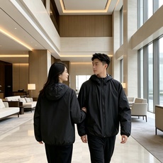 Moncler 蒙口 2026秋冬新款连帽轻薄羽绒服 90新国标白鸭绒填充,轻盈蓬松,上身无厚重感,兼顾保暖与舒适度 原 Moncler 蒙口 2026秋冬新款连帽轻薄羽绒服 90新国标白鸭绒填充,轻盈蓬松,上身无厚重感,兼顾保暖与舒适度 原