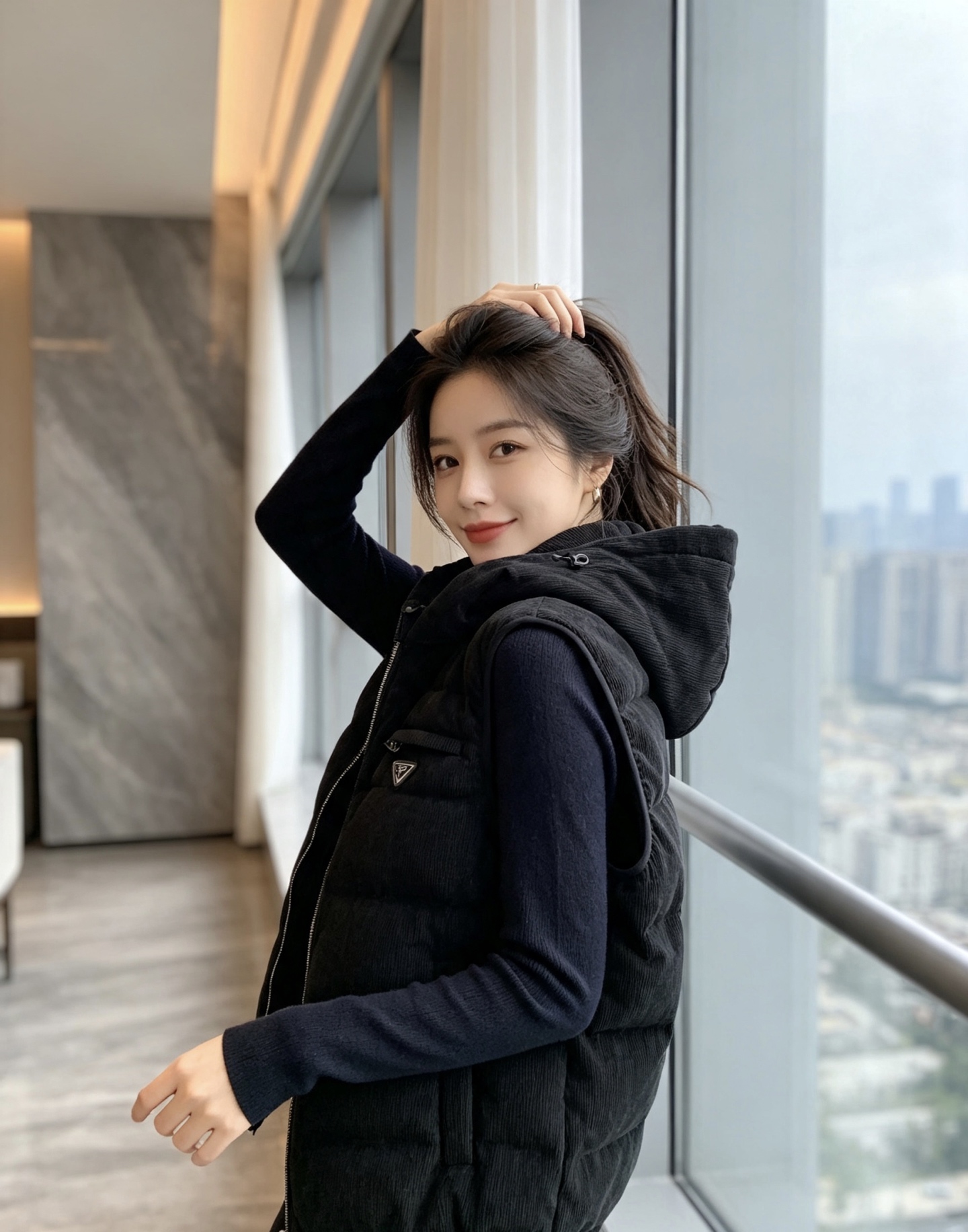 Prada 普拉达 2026秋冬新款连帽灯芯绒羽绒马甲 填充90新国标白鸭绒,蓬松饱满保暖性出众 原版定制五金辅料,三角 Prada 普拉达 2026秋冬新款连帽灯芯绒羽绒马甲 填充90新国标白鸭绒,蓬松饱满保暖性出众 原版定制五金辅料,三角