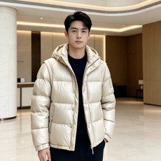 Burberry 巴宝莉 2026秋冬新款可拆卸连帽羽绒服,甄选90新国标白鸭绒填充,绒朵蓬松,御寒保暖。全套原版五金辅 Burberry 巴宝莉 2026秋冬新款可拆卸连帽羽绒服,甄选90新国标白鸭绒填充,绒朵蓬松,御寒保暖。全套原版五金辅