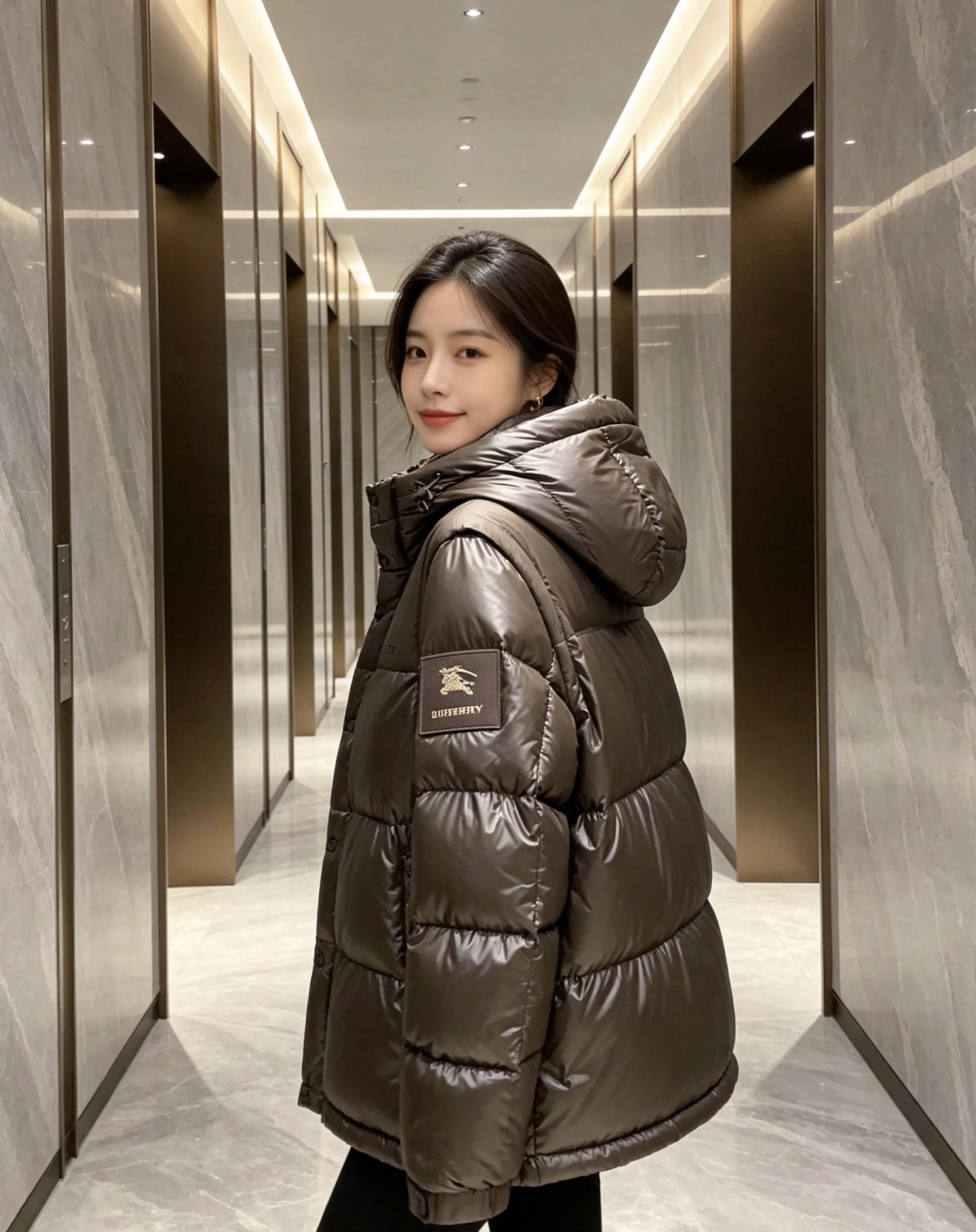 Burberry 巴宝莉 2026秋冬新款可拆卸连帽羽绒服,甄选90新国标白鸭绒填充,绒朵蓬松,御寒保暖。全套原版五金辅 Burberry 巴宝莉 2026秋冬新款可拆卸连帽羽绒服,甄选90新国标白鸭绒填充,绒朵蓬松,御寒保暖。全套原版五金辅