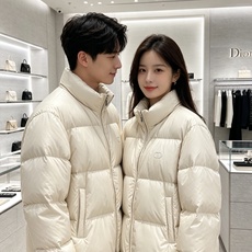 Dior迪奥 2026秋冬新款立领短款羽绒服✨ 热门明星私服同款外套,低调高级,出镜率超高 甄选90新国标白鸭绒,充绒饱 Dior迪奥 2026秋冬新款立领短款羽绒服✨ 热门明星私服同款外套,低调高级,出镜率超高 甄选90新国标白鸭绒,充绒饱