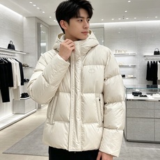 Dior迪奥 2026秋冬新款连帽短款羽绒服✨ 热门明星私服上身款,低调简约,秋冬穿搭出镜率很高 甄选90新国标白鸭绒, Dior迪奥 2026秋冬新款连帽短款羽绒服✨ 热门明星私服上身款,低调简约,秋冬穿搭出镜率很高 甄选90新国标白鸭绒,