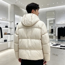 Dior迪奥 2026秋冬新款连帽短款羽绒服✨ 热门明星私服上身款,低调简约,秋冬穿搭出镜率很高 甄选90新国标白鸭绒, Dior迪奥 2026秋冬新款连帽短款羽绒服✨ 热门明星私服上身款,低调简约,秋冬穿搭出镜率很高 甄选90新国标白鸭绒,