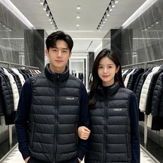 Moncler 蒙口 2026秋冬新款二合一可拆连帽羽绒服马甲 原版定制拉链五金,袖臂经典徽章标,胸前品牌字母印花 90 Moncler 蒙口 2026秋冬新款二合一可拆连帽羽绒服马甲 原版定制拉链五金,袖臂经典徽章标,胸前品牌字母印花 90