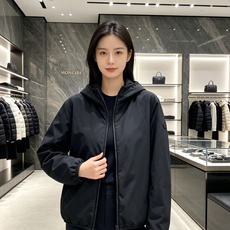 Moncler盟可睐 2026秋冬新款连帽轻薄羽绒服 原版定制拉链五金,袖臂低调暗纹徽章标,简约高级感 防风耐磨面料,9 Moncler盟可睐 2026秋冬新款连帽轻薄羽绒服 原版定制拉链五金,袖臂低调暗纹徽章标,简约高级感 防风耐磨面料,9