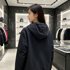 Moncler盟可睐 2026秋冬新款连帽轻薄羽绒服 原版定制拉链五金,袖臂低调暗纹徽章标,简约高级感 防风耐磨面料,9 Moncler盟可睐 2026秋冬新款连帽轻薄羽绒服 原版定制拉链五金,袖臂低调暗纹徽章标,简约高级感 防风耐磨面料,9