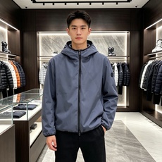 Moncler盟可睐 2026秋冬新款连帽轻薄羽绒服 原版定制拉链五金,袖臂低调暗纹徽章标,简约高级感 防风耐磨面料,9 Moncler盟可睐 2026秋冬新款连帽轻薄羽绒服 原版定制拉链五金,袖臂低调暗纹徽章标,简约高级感 防风耐磨面料,9