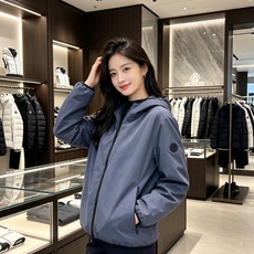 Moncler盟可睐 2026秋冬新款连帽轻薄羽绒服 原版定制拉链五金,袖臂低调暗纹徽章标,简约高级感 防风耐磨面料,9 Moncler盟可睐 2026秋冬新款连帽轻薄羽绒服 原版定制拉链五金,袖臂低调暗纹徽章标,简约高级感 防风耐磨面料,9