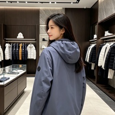 Moncler盟可睐 2026秋冬新款连帽轻薄羽绒服 原版定制拉链五金,袖臂低调暗纹徽章标,简约高级感 防风耐磨面料,9 Moncler盟可睐 2026秋冬新款连帽轻薄羽绒服 原版定制拉链五金,袖臂低调暗纹徽章标,简约高级感 防风耐磨面料,9