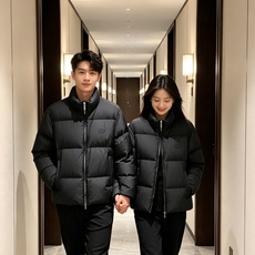 Dior迪奥 2026秋冬新款立领短款羽绒服✨ 热门明星私服同款外套,低调高级,出镜率超高 甄选90新国标白鸭绒,充绒饱 Dior迪奥 2026秋冬新款立领短款羽绒服✨ 热门明星私服同款外套,低调高级,出镜率超高 甄选90新国标白鸭绒,充绒饱