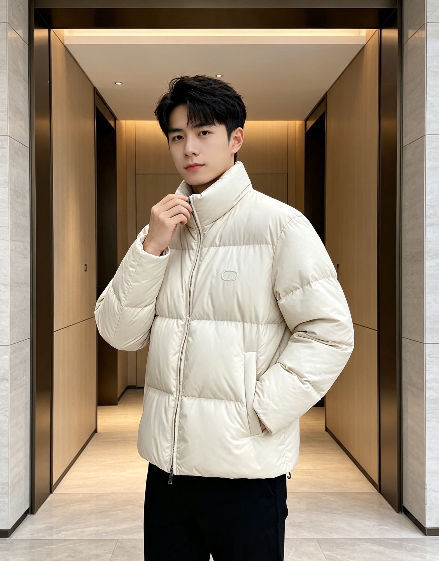Dior迪奥 2026秋冬新款立领短款羽绒服✨ 热门明星私服同款外套,低调高级,出镜率超高 甄选90新国标白鸭绒,充绒饱 Dior迪奥 2026秋冬新款立领短款羽绒服✨ 热门明星私服同款外套,低调高级,出镜率超高 甄选90新国标白鸭绒,充绒饱