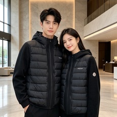 Moncler 蒙口 2026秋冬新款二合一可拆连帽羽绒服马甲 原版定制拉链五金,袖臂经典徽章标,胸前品牌字母印花 90 Moncler 蒙口 2026秋冬新款二合一可拆连帽羽绒服马甲 原版定制拉链五金,袖臂经典徽章标,胸前品牌字母印花 90